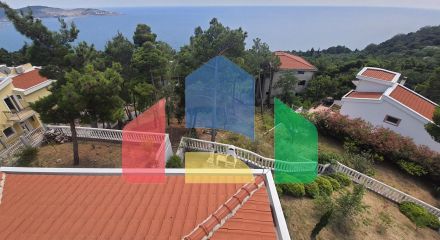Three-storey villa with a swimming pool in the city of Bar, Green Belt area.
