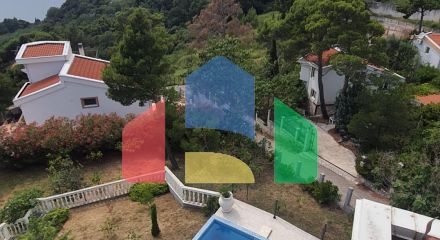 Three-storey villa with a swimming pool in the city of Bar, Green Belt area.