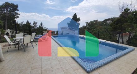 Three-storey villa with a swimming pool in the city of Bar, Green Belt area.