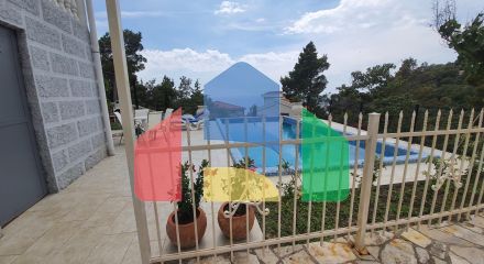 Three-storey villa with a swimming pool in the city of Bar, Green Belt area.