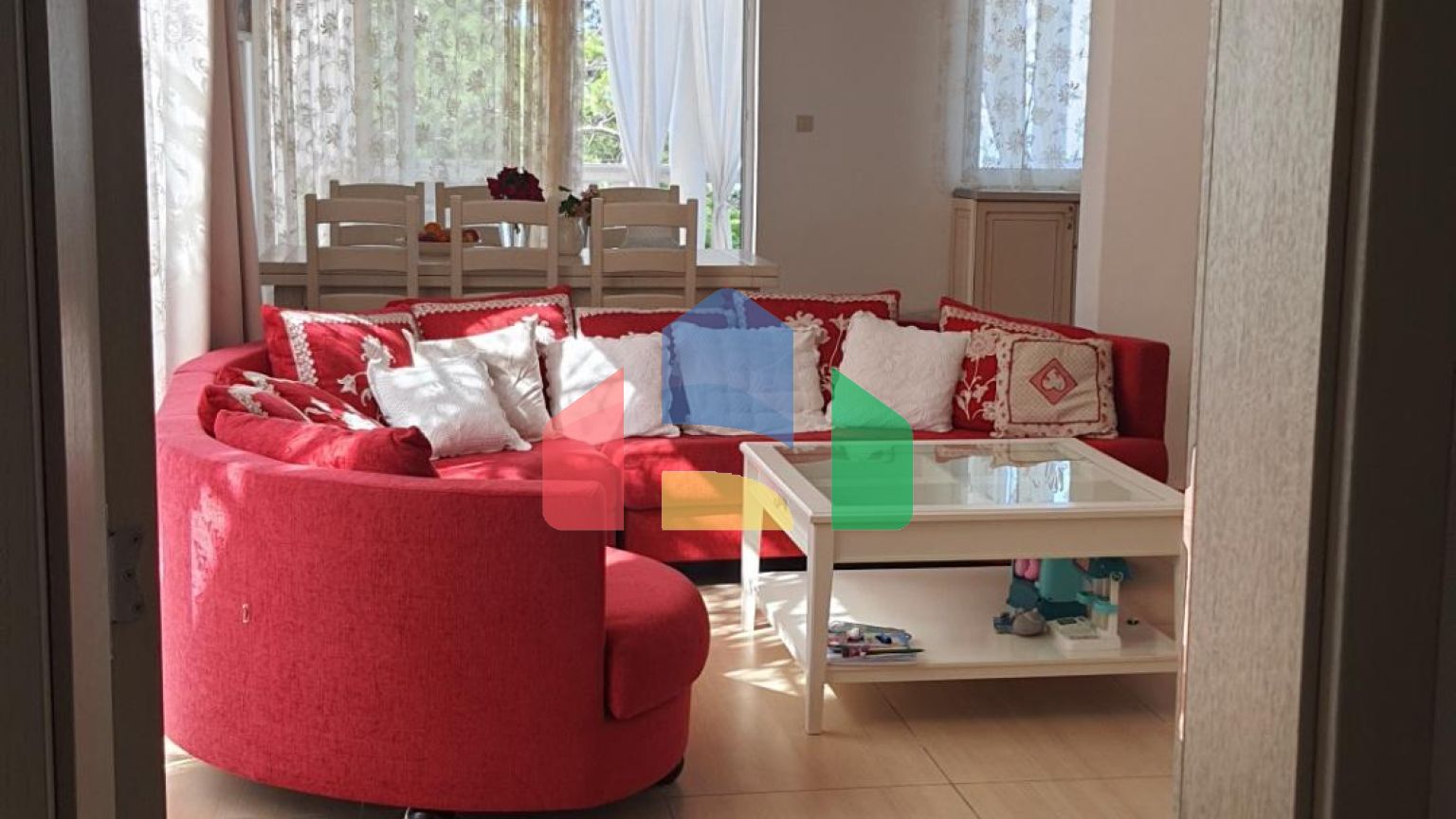 Трёхэтажная вилла с бассейном в городе Бар, район Зеленый Пояс.