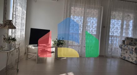 Трёхэтажная вилла с бассейном в городе Бар, район Зеленый Пояс.