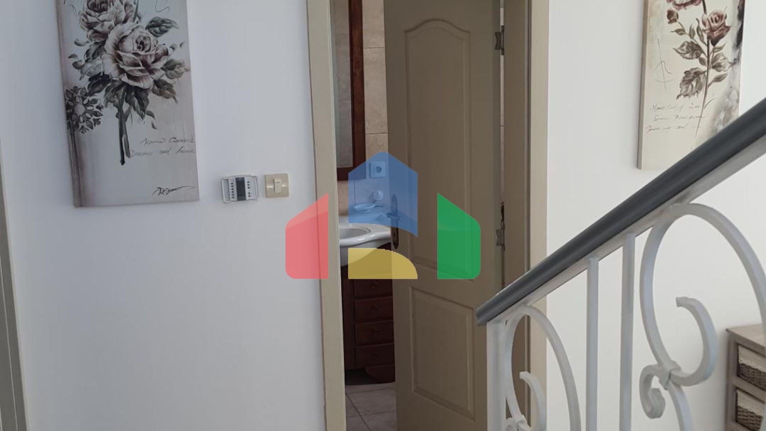 Трёхэтажная вилла с бассейном в городе Бар, район Зеленый Пояс.