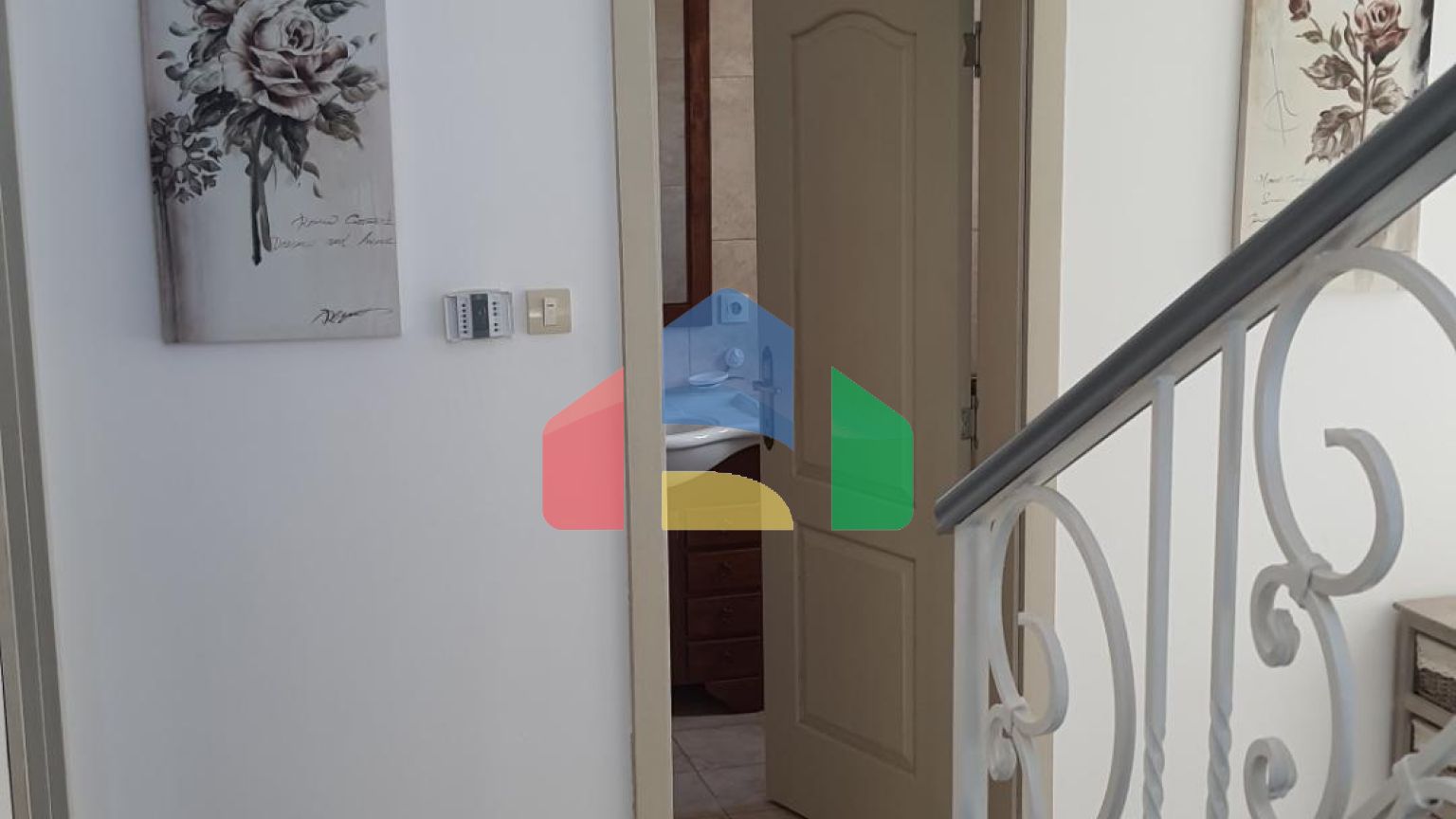 Трёхэтажная вилла с бассейном в городе Бар, район Зеленый Пояс.