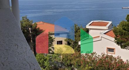 Трёхэтажная вилла с бассейном в городе Бар, район Зеленый Пояс.