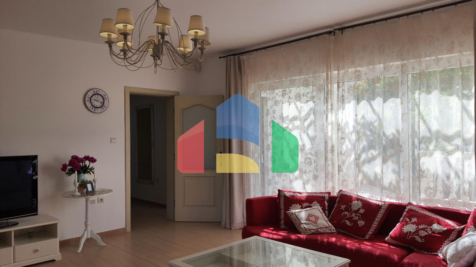 Трёхэтажная вилла с бассейном в городе Бар, район Зеленый Пояс.