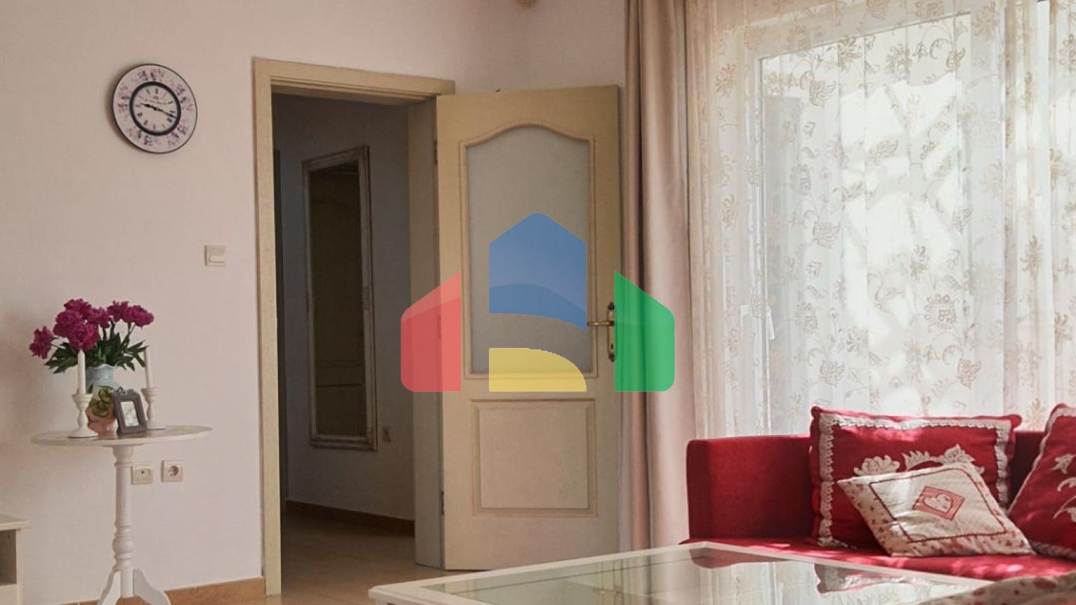 Трёхэтажная вилла с бассейном в городе Бар, район Зеленый Пояс.