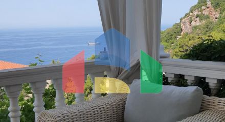 Трёхэтажная вилла с бассейном в городе Бар, район Зеленый Пояс.