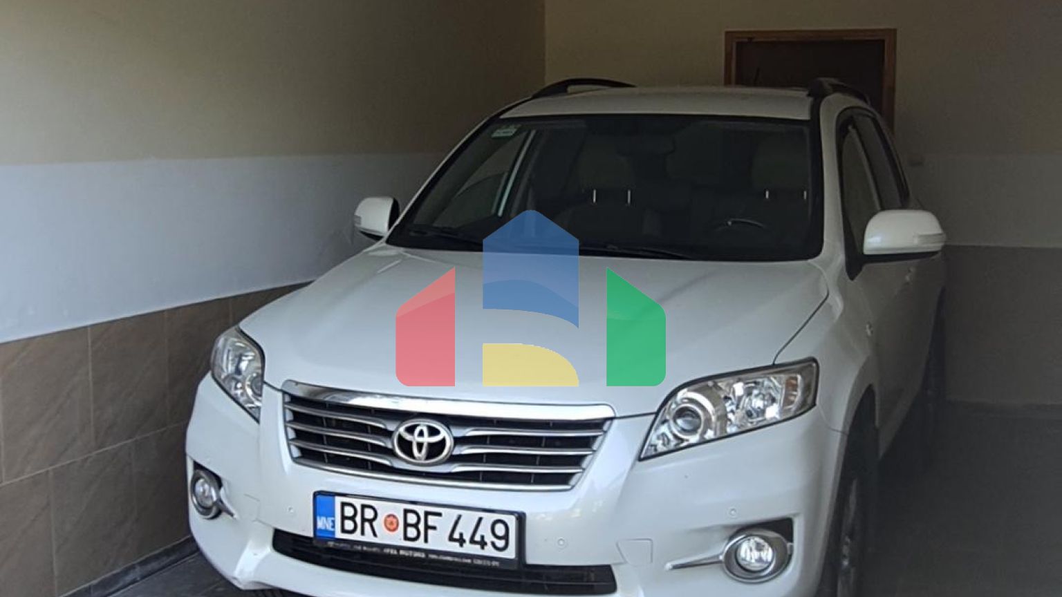 Трёхэтажная вилла с бассейном в городе Бар, район Зеленый Пояс.