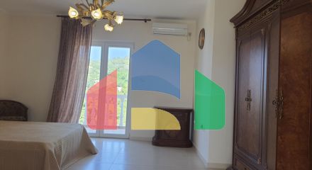 Трёхэтажная вилла с бассейном в городе Бар, район Зеленый Пояс.