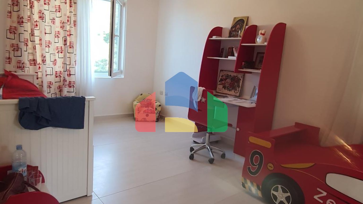 Трёхэтажная вилла с бассейном в городе Бар, район Зеленый Пояс.