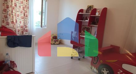 Трёхэтажная вилла с бассейном в городе Бар, район Зеленый Пояс.