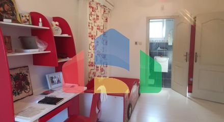 Трёхэтажная вилла с бассейном в городе Бар, район Зеленый Пояс.