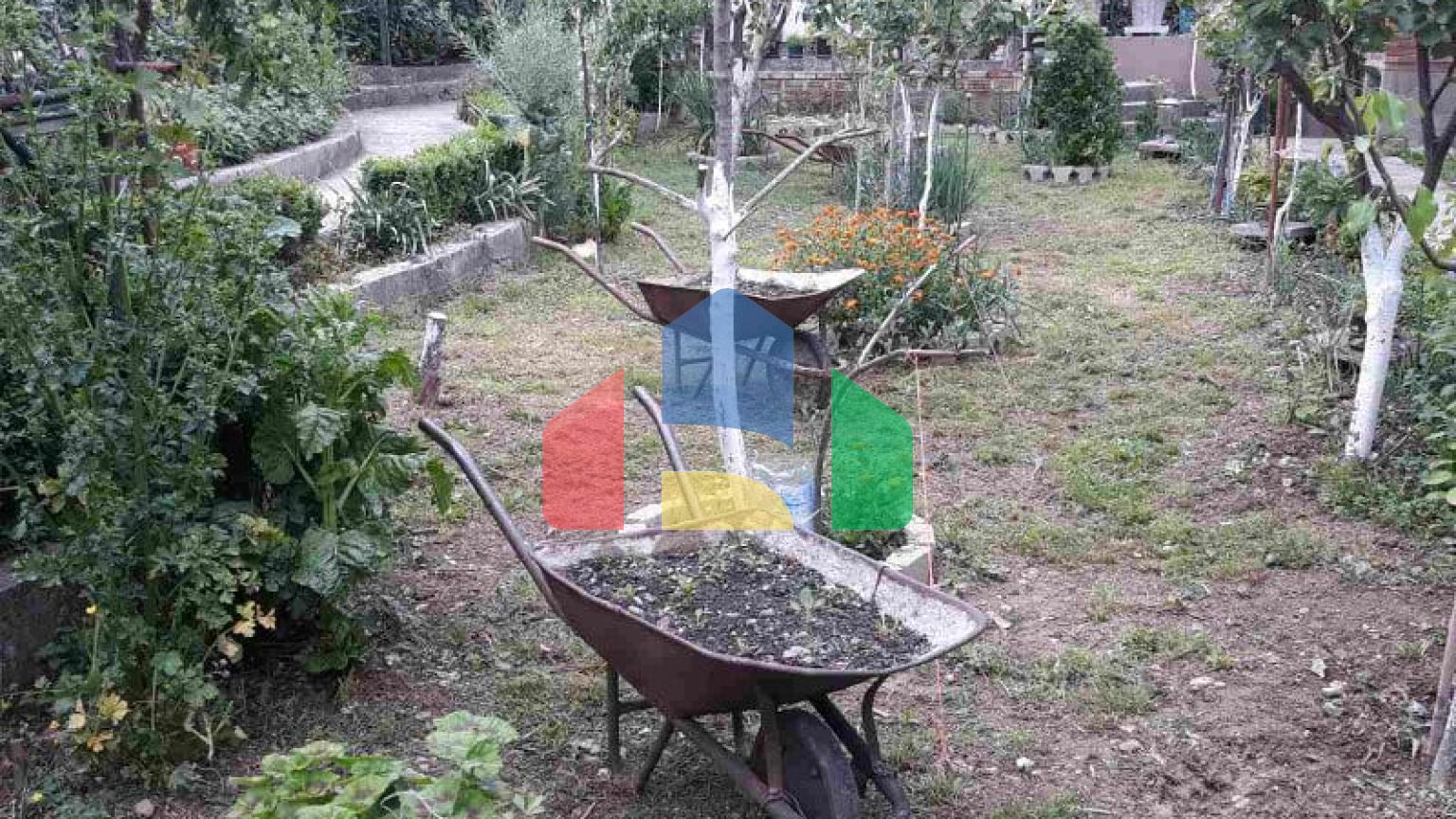 Одноэтажный дом с большим участком в Шушани, Бар