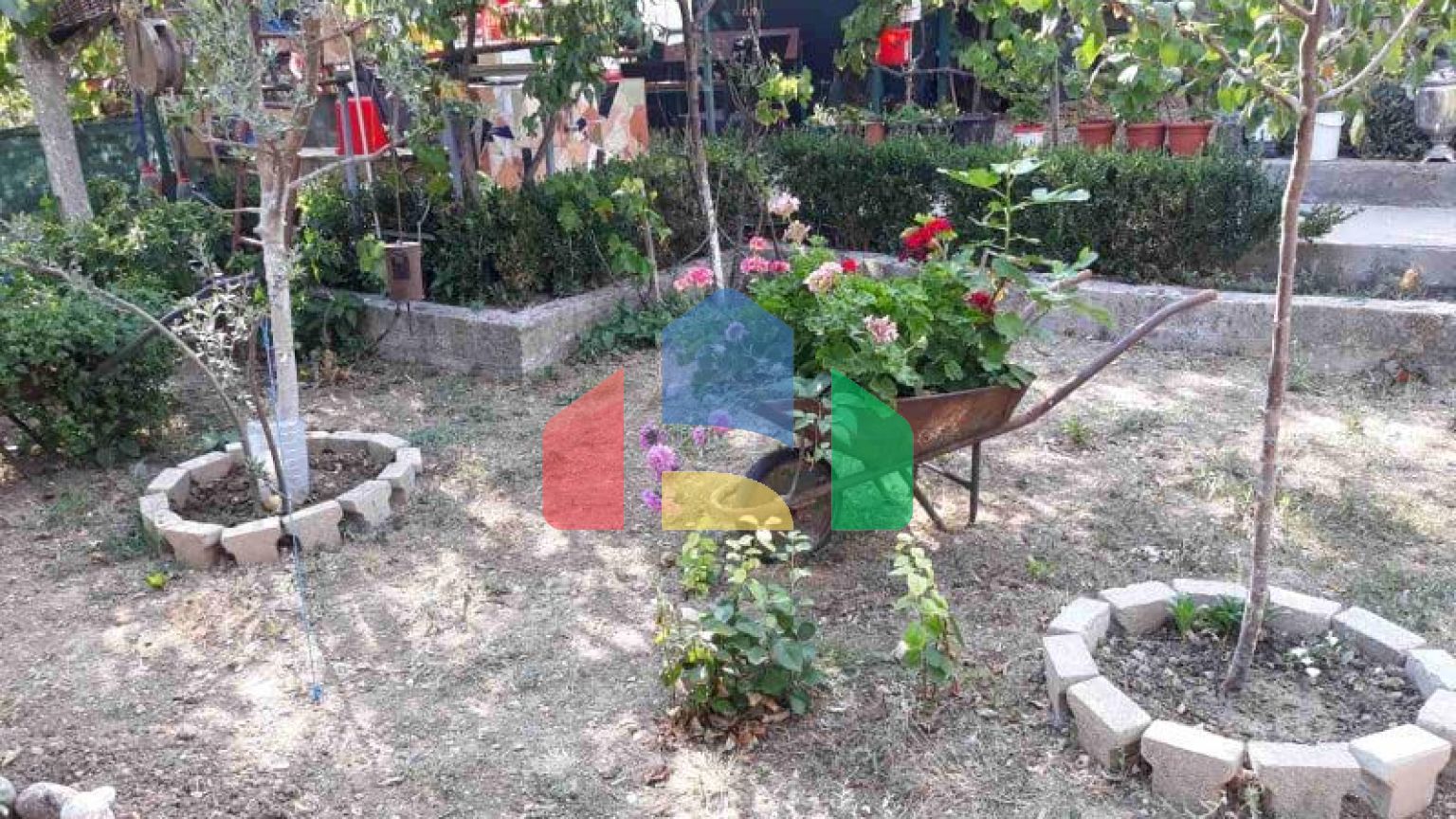 Одноэтажный дом с большим участком в Шушани, Бар