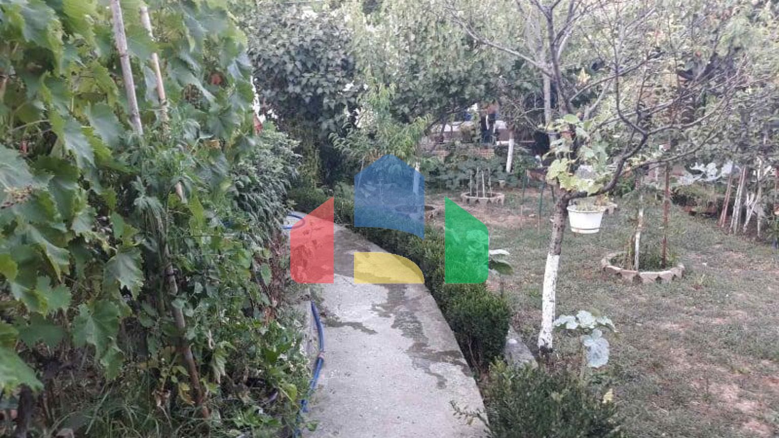 Одноэтажный дом с большим участком в Шушани, Бар