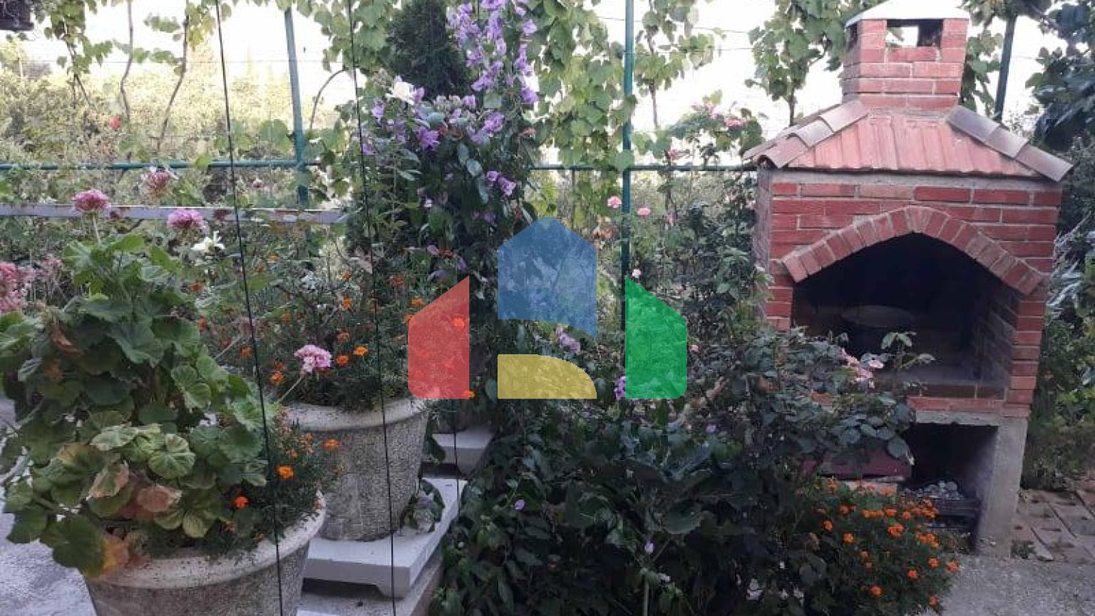 Одноэтажный дом с большим участком в Шушани, Бар