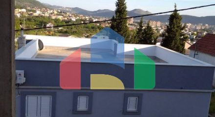 Дом в Шушани, город Бар с видом на горы и город.