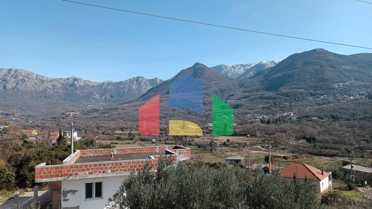 Дом в Шушани, город Бар с видом на горы и город.