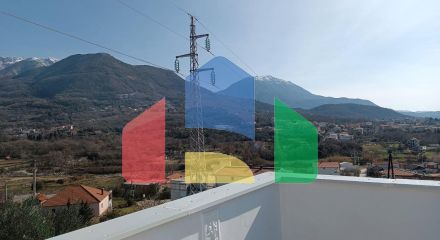 Дом в Шушани, город Бар с видом на горы и город.