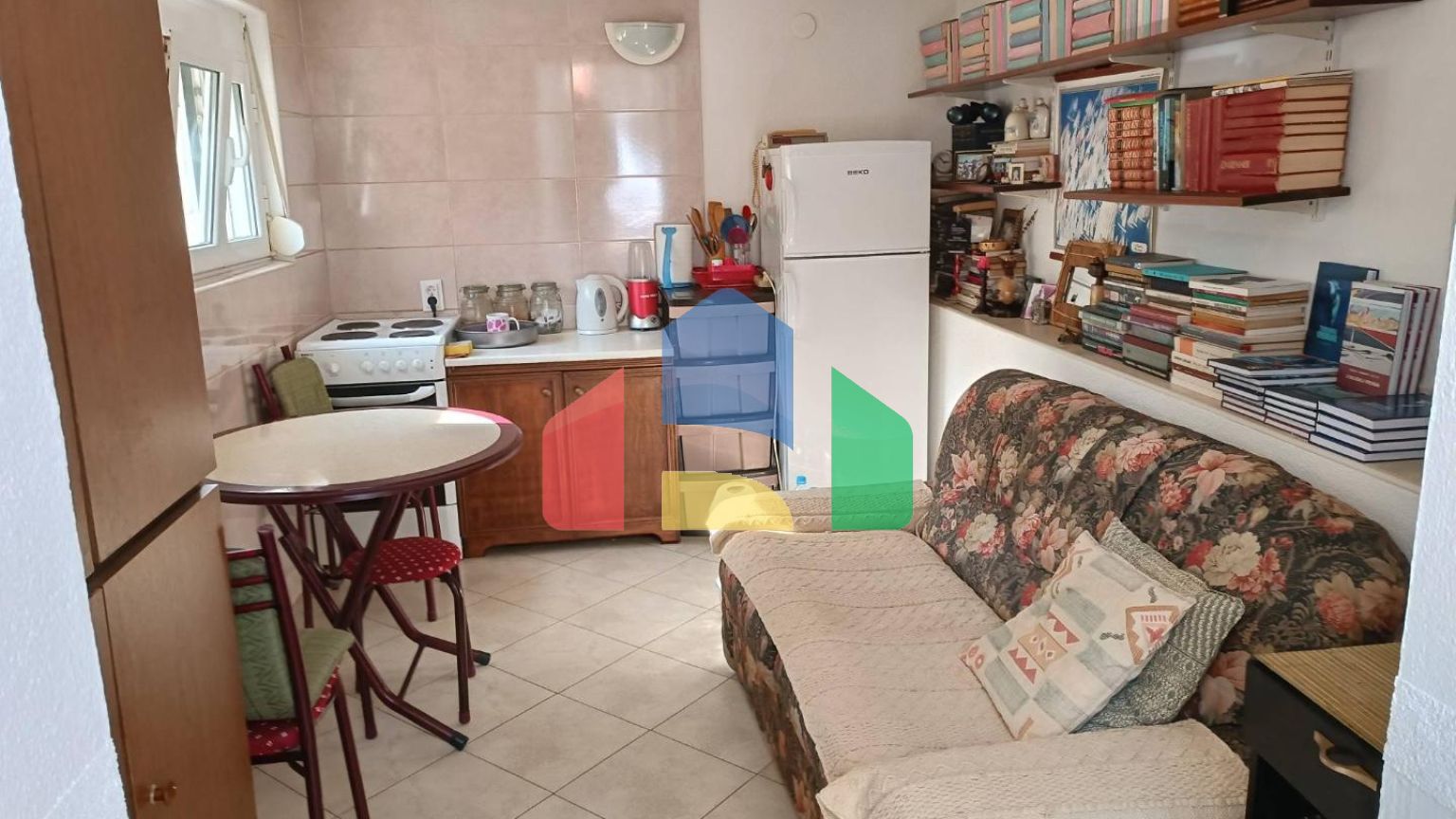 Дом в Шушани, город Бар с видом на горы и город.