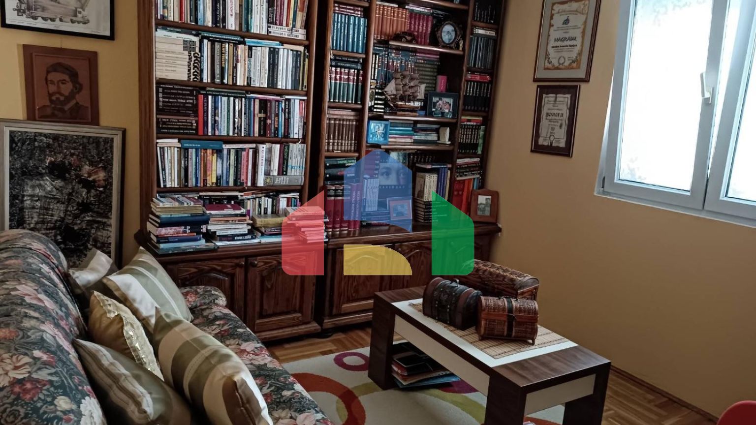 Дом в Шушани, город Бар с видом на горы и город.