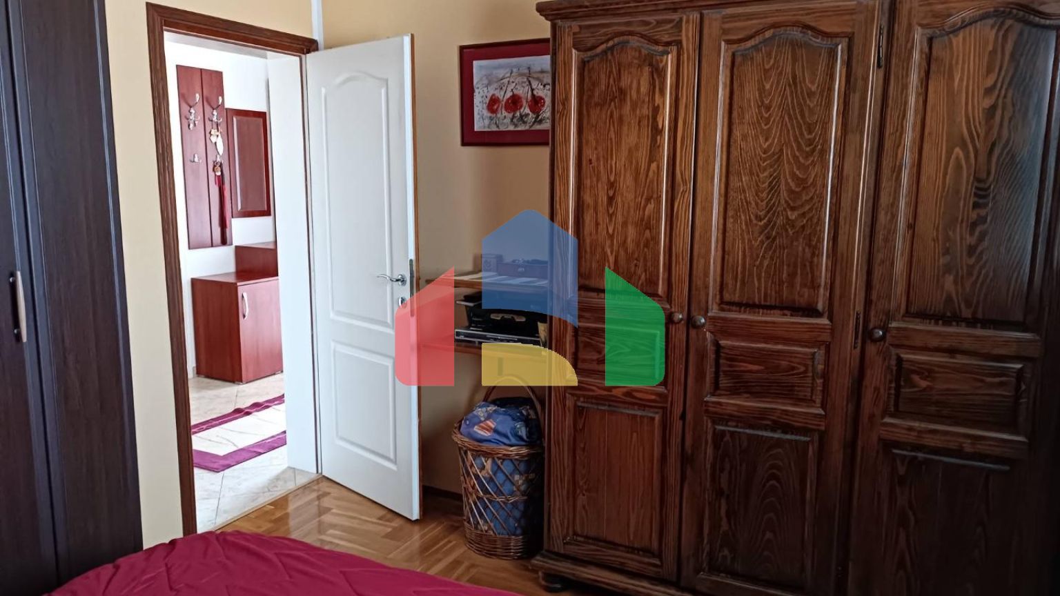 Дом в Шушани, город Бар с видом на горы и город.