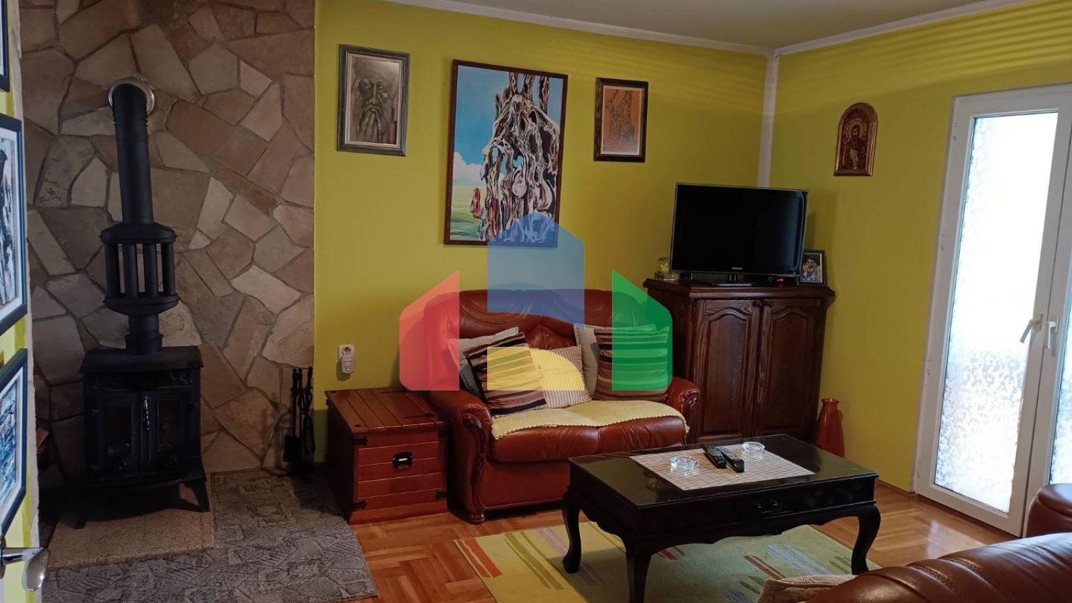 Дом в Шушани, город Бар с видом на горы и город.