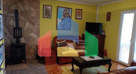 Дом в Шушани, город Бар с видом на горы и город.