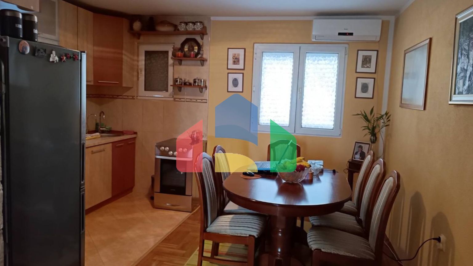 Дом в Шушани, город Бар с видом на горы и город.