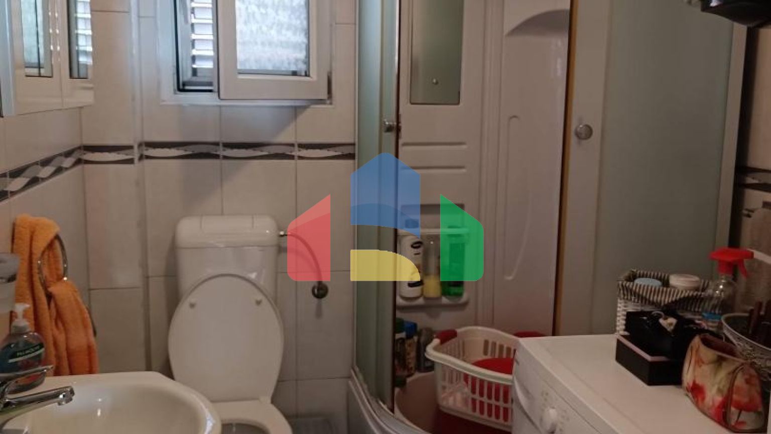 Дом в Шушани, город Бар с видом на горы и город.