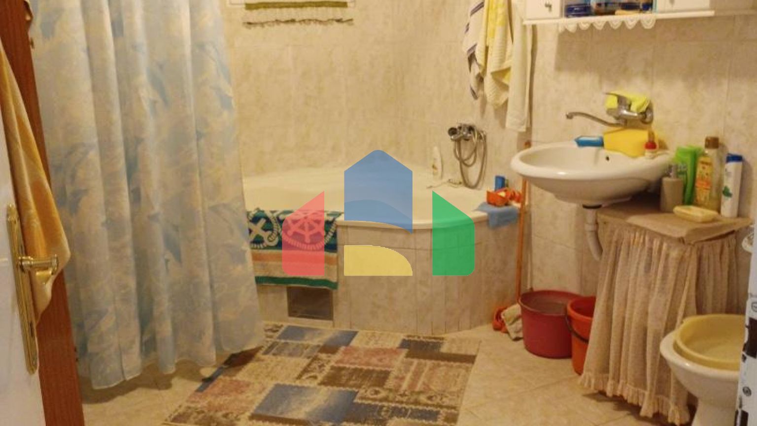 Дом в Шушани с садом.