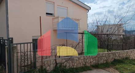 House with 4 apartments with sea views in Shushan, Bar.