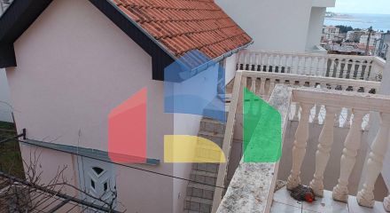 House with 4 apartments with sea views in Shushan, Bar.