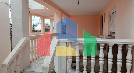 House with 4 apartments with sea views in Shushan, Bar.
