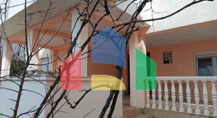 Дом с 4 апартаментами с видом на море в Шушане, город Бар.