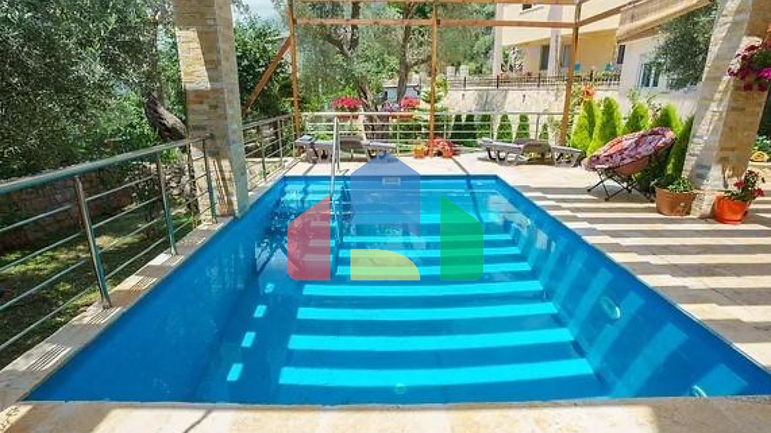 Семейная вилла с бассейном и сауной на Ратаце, Бар