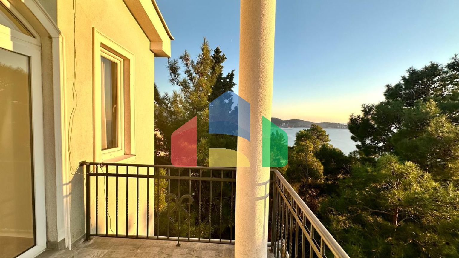 Вилла  в сосновом бору -  Зелёный пояс с видом на море.