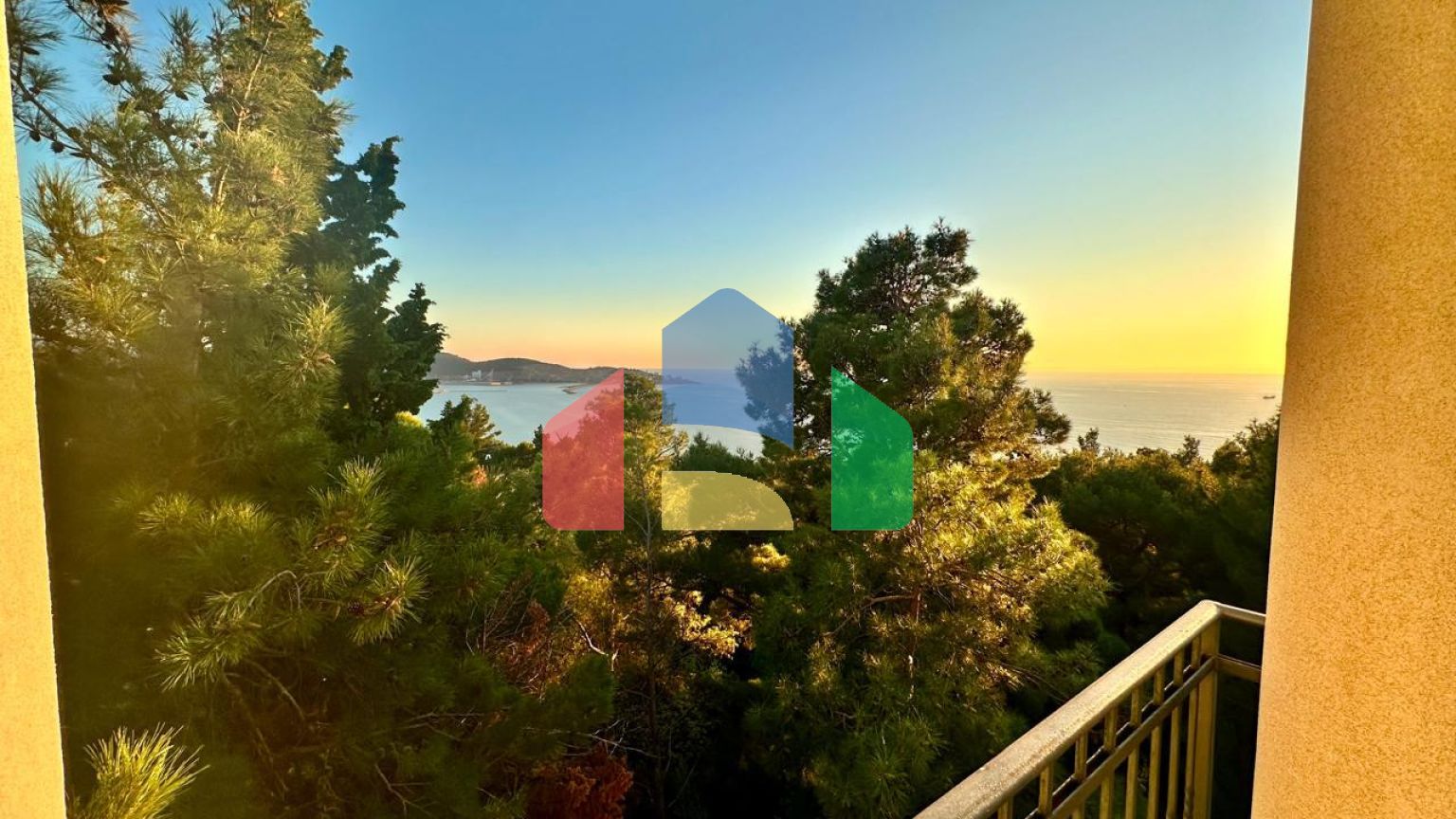 Вилла  в сосновом бору -  Зелёный пояс с видом на море.