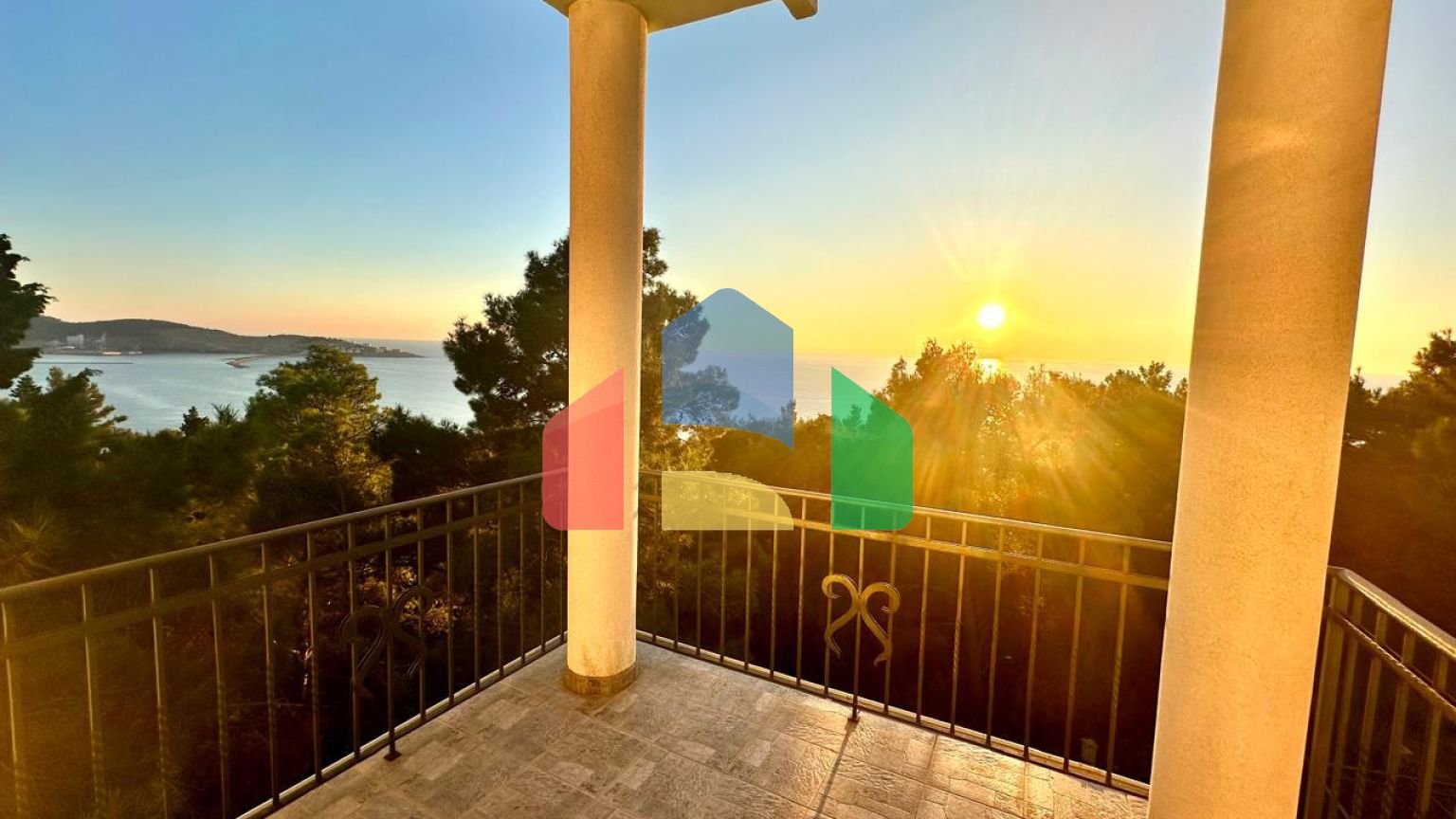 Вилла  в сосновом бору -  Зелёный пояс с видом на море.