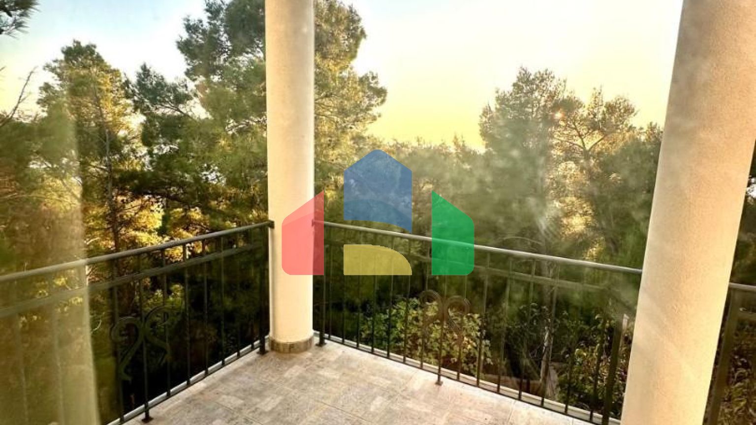 Вилла  в сосновом бору -  Зелёный пояс с видом на море.