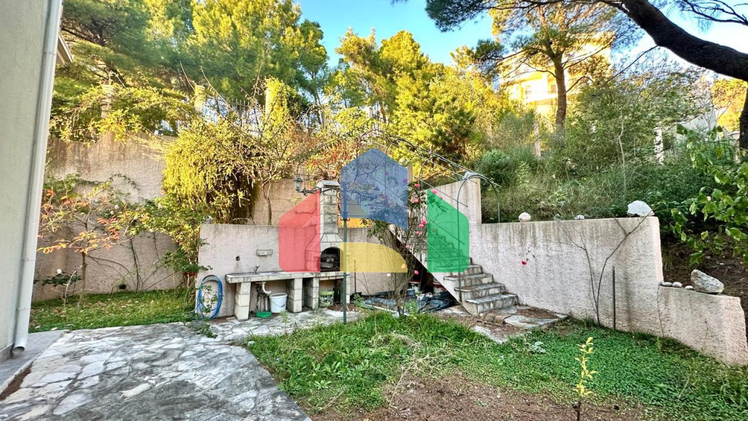 Вилла  в сосновом бору -  Зелёный пояс с видом на море.