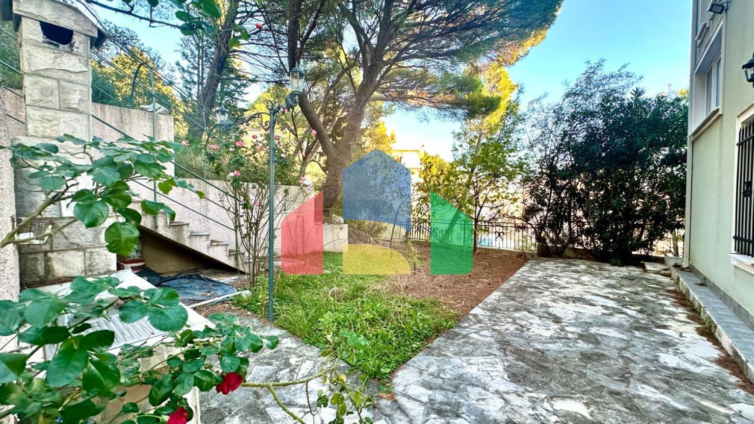 Вилла  в сосновом бору -  Зелёный пояс с видом на море.