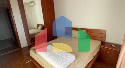 Apartment with 2 bedrooms in the building where Office Shoes.