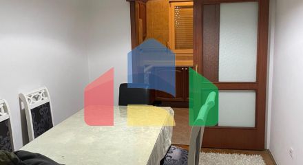 Apartment with 2 bedrooms in the building where Office Shoes.