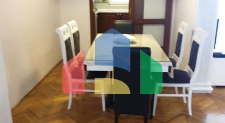 Квартира с 2 спальнями в доме, где Office Shoes.