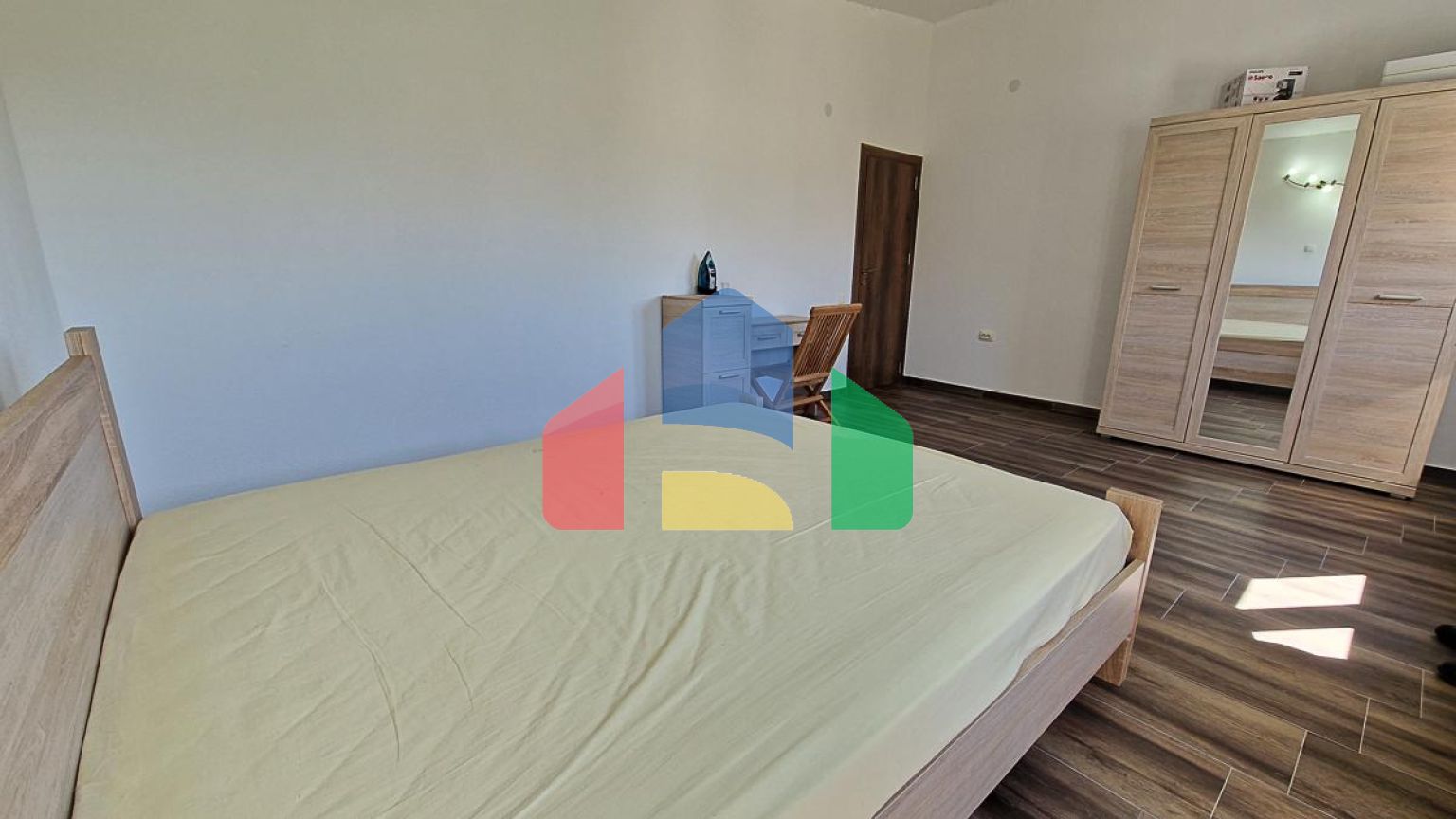 Трехэтажный дом с потрясающим видом в городе Бар.