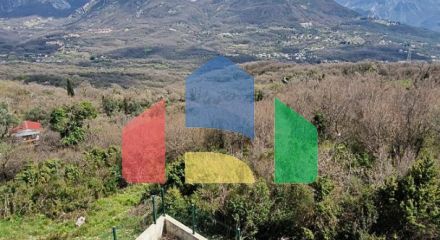 Трехэтажный дом с потрясающим видом в городе Бар. Трехэтажный дом с потрясающим видом в городе Бар.