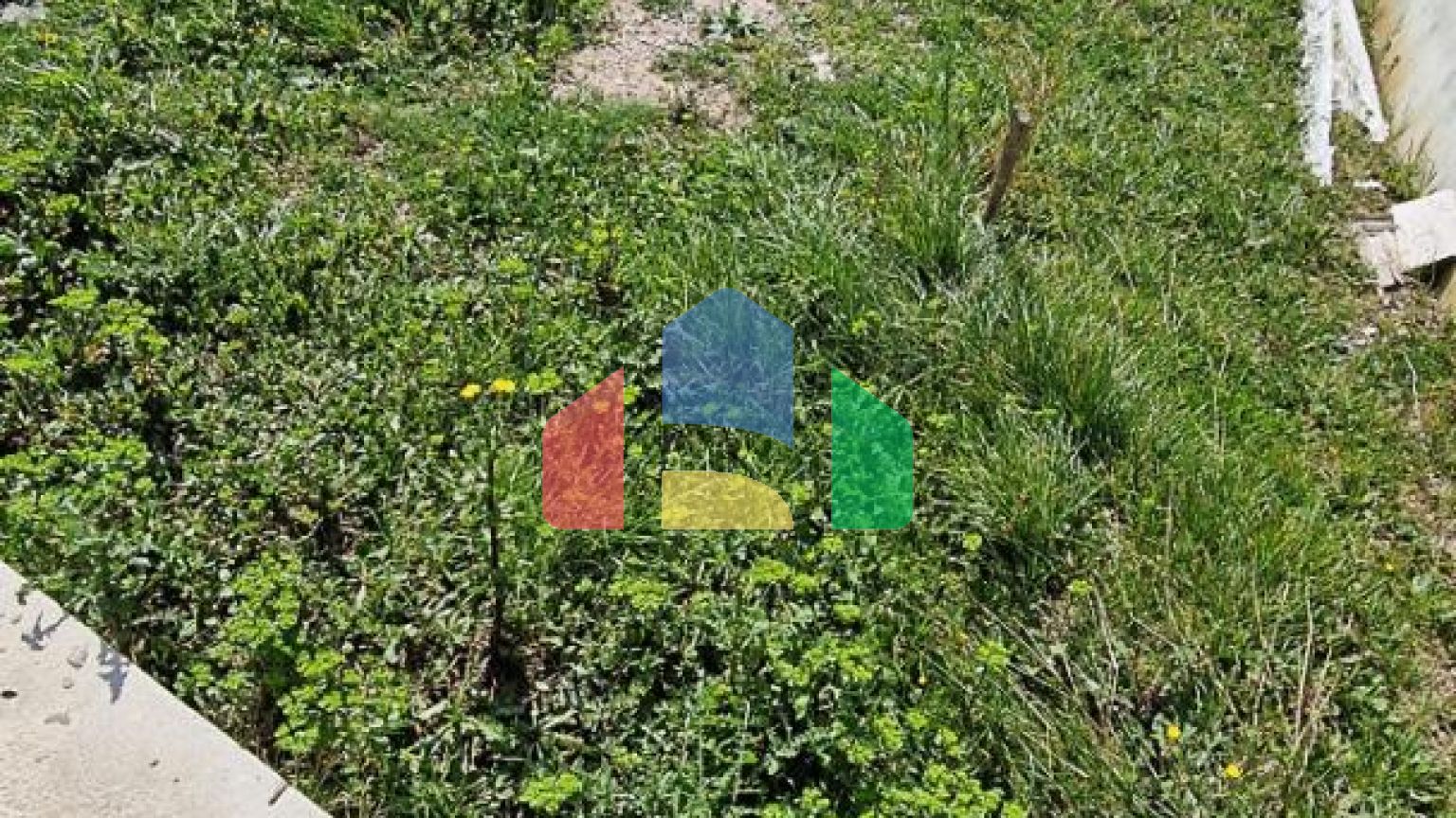 Трехэтажный дом с потрясающим видом в городе Бар.