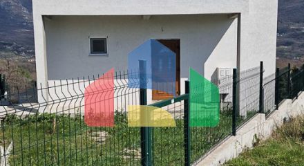 Трехэтажный дом с потрясающим видом в городе Бар. Трехэтажный дом с потрясающим видом в городе Бар.